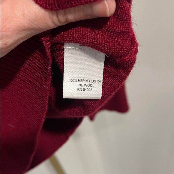 Banana Republic Extra-Fine Merino Wool V-Neck Sweater  – Men’s Large - Picture 4 of 7